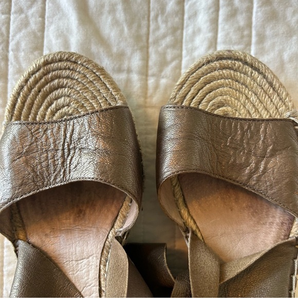 Eileen Fisher Willow Espadrille Wedge in Bronze. Size 7.5. - Picture 9 of 16